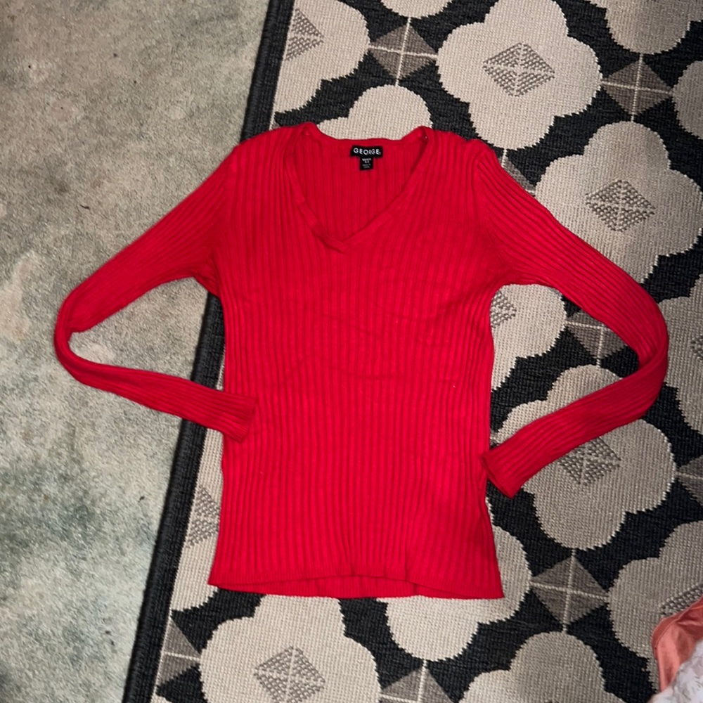 Red sweater - Picture 1 of 3